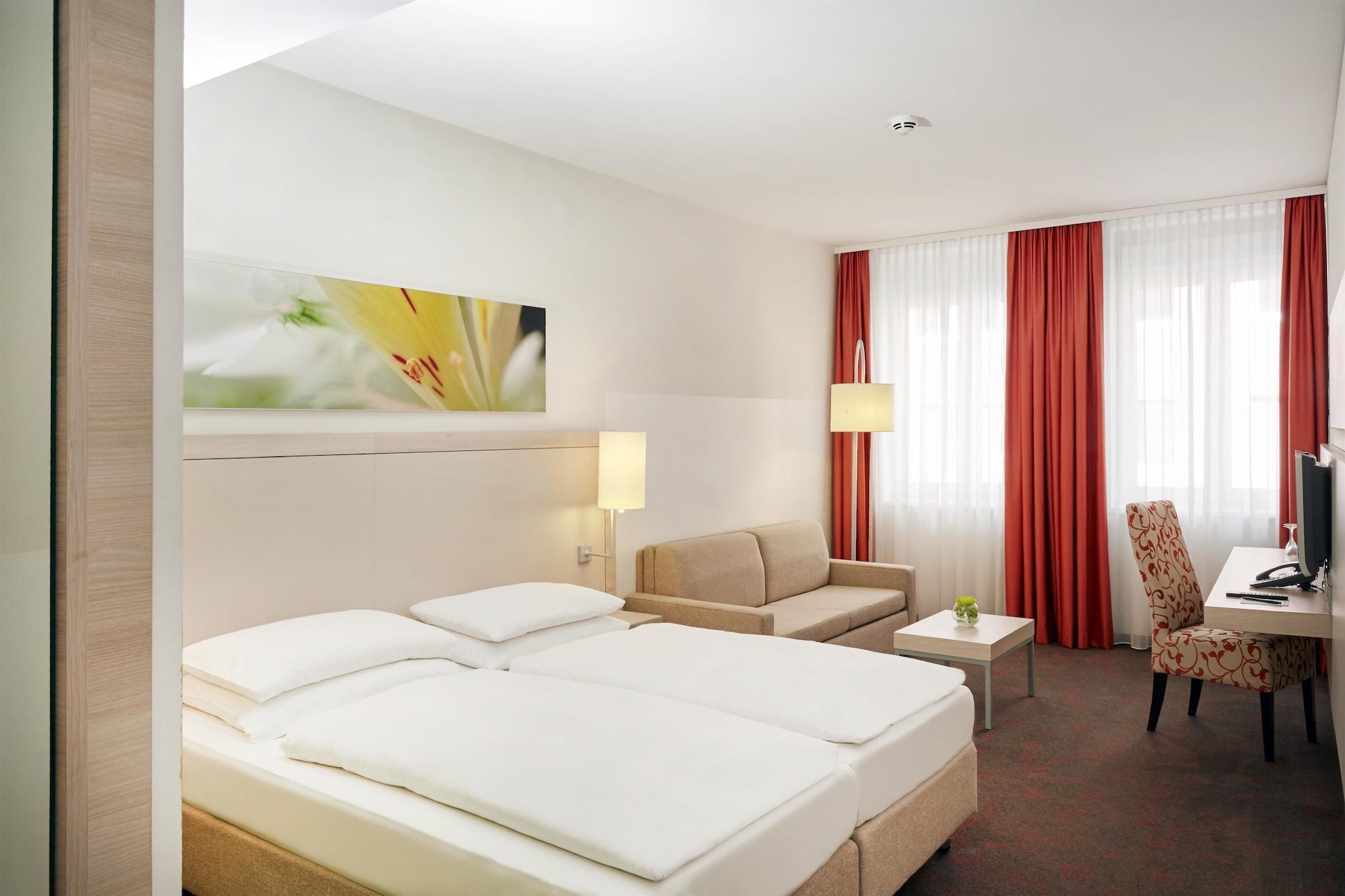 Hotel H+