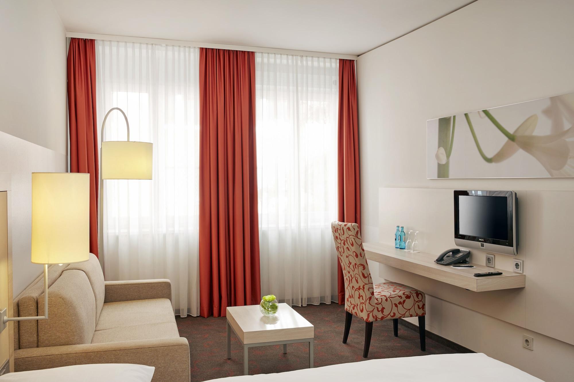 Hotel H+