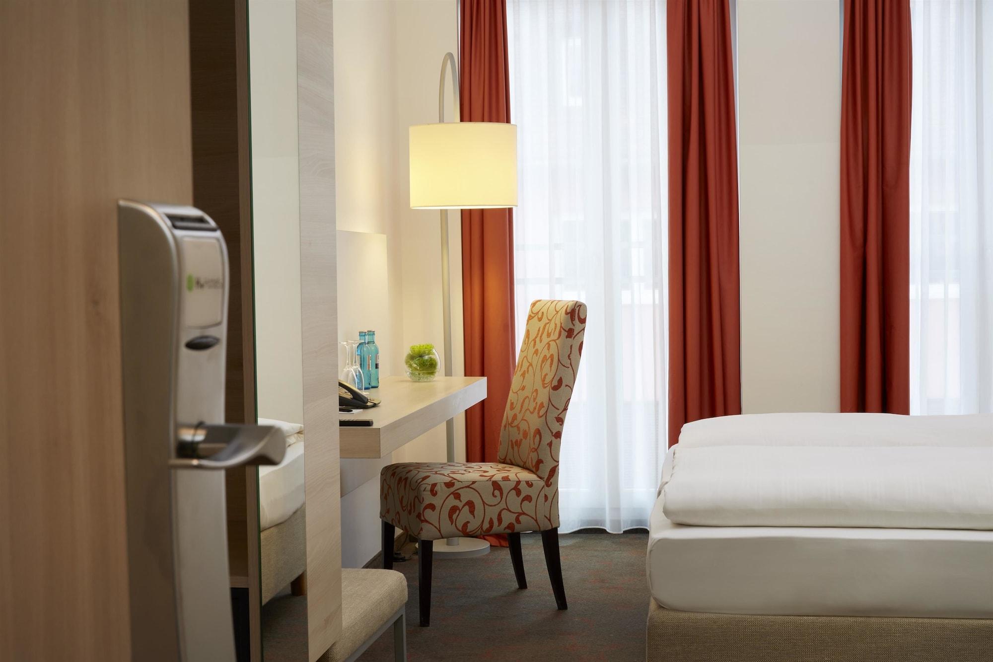 H+ Hotel 4*
