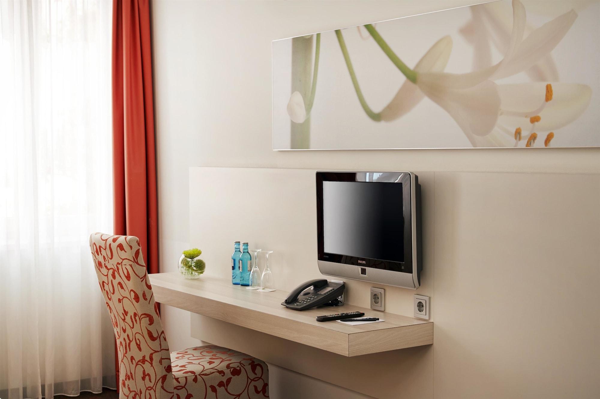 H+ Hotel 4*